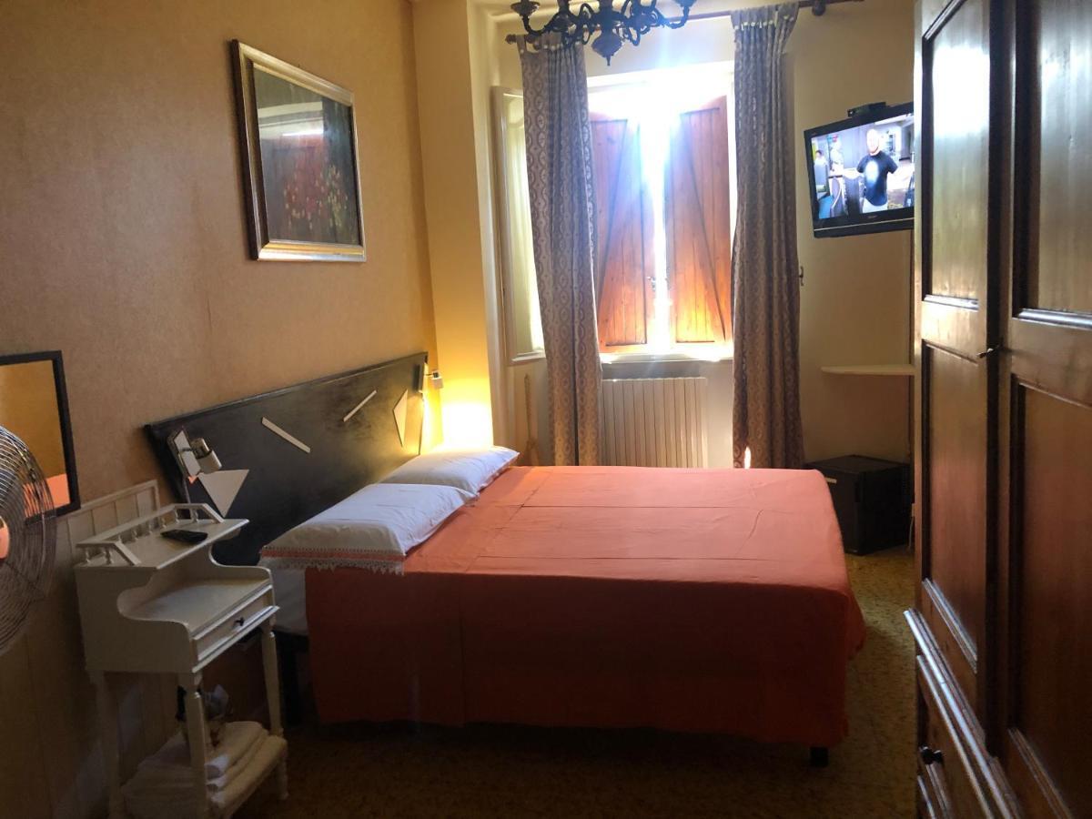 La Finestra Sul Fiume Bed & Breakfast Фосомброне Екстериор снимка