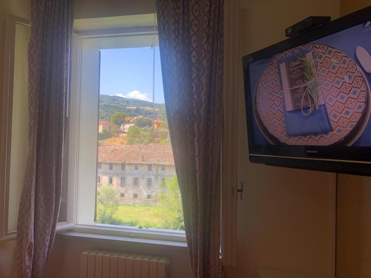 La Finestra Sul Fiume Bed & Breakfast Фосомброне Екстериор снимка