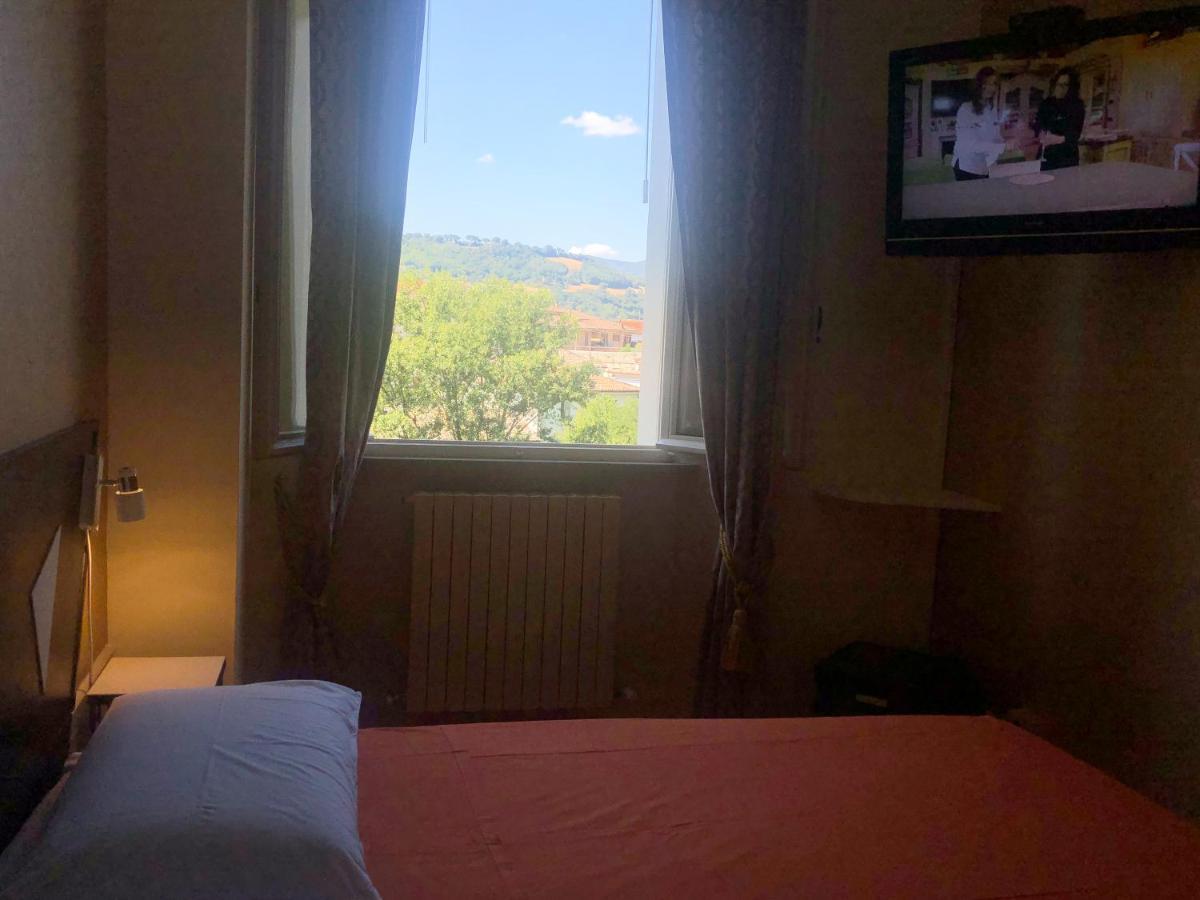 La Finestra Sul Fiume Bed & Breakfast Фосомброне Екстериор снимка