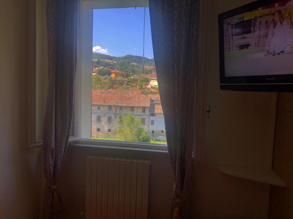 La Finestra Sul Fiume Bed & Breakfast Фосомброне Екстериор снимка