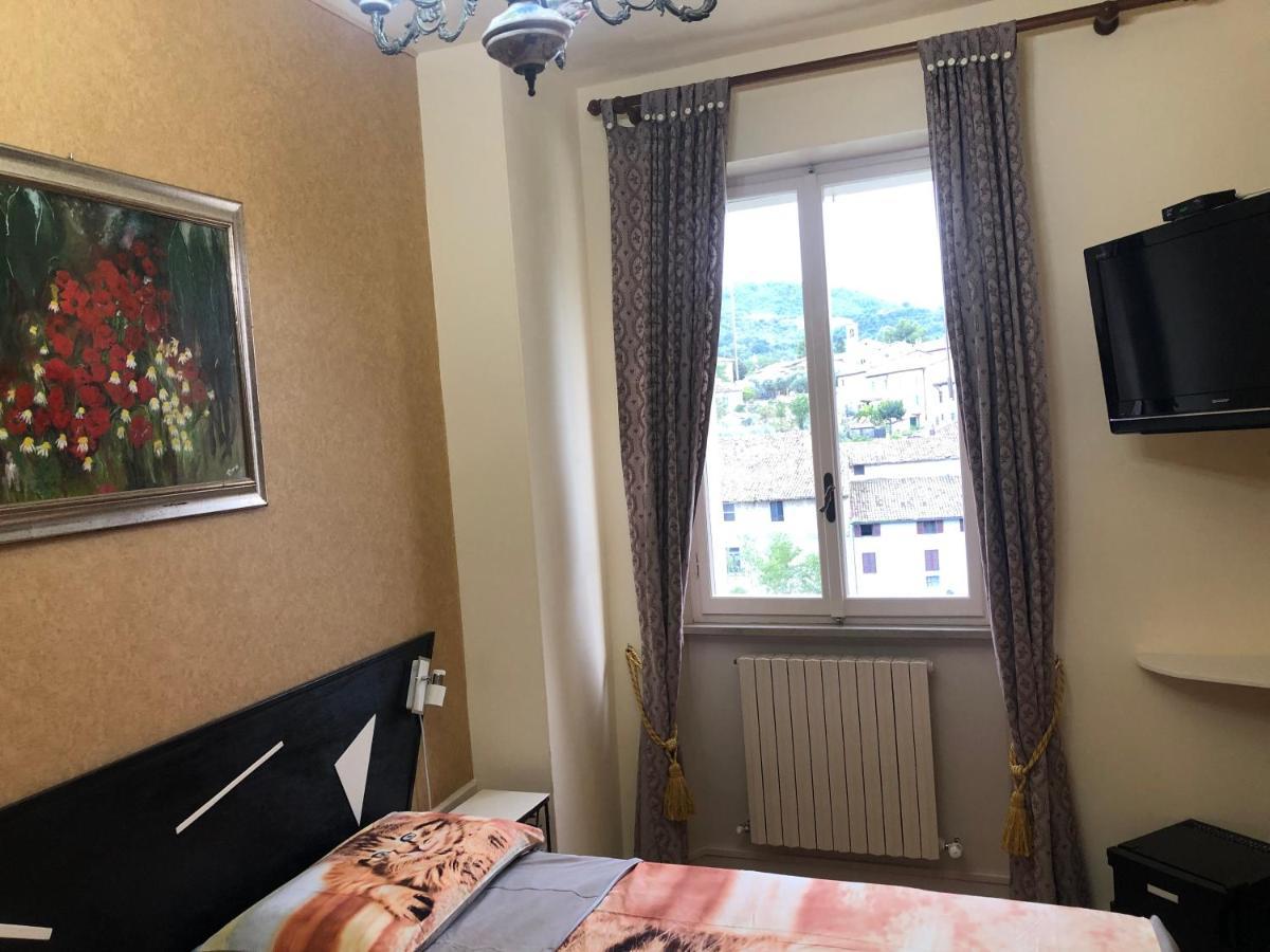 La Finestra Sul Fiume Bed & Breakfast Фосомброне Екстериор снимка