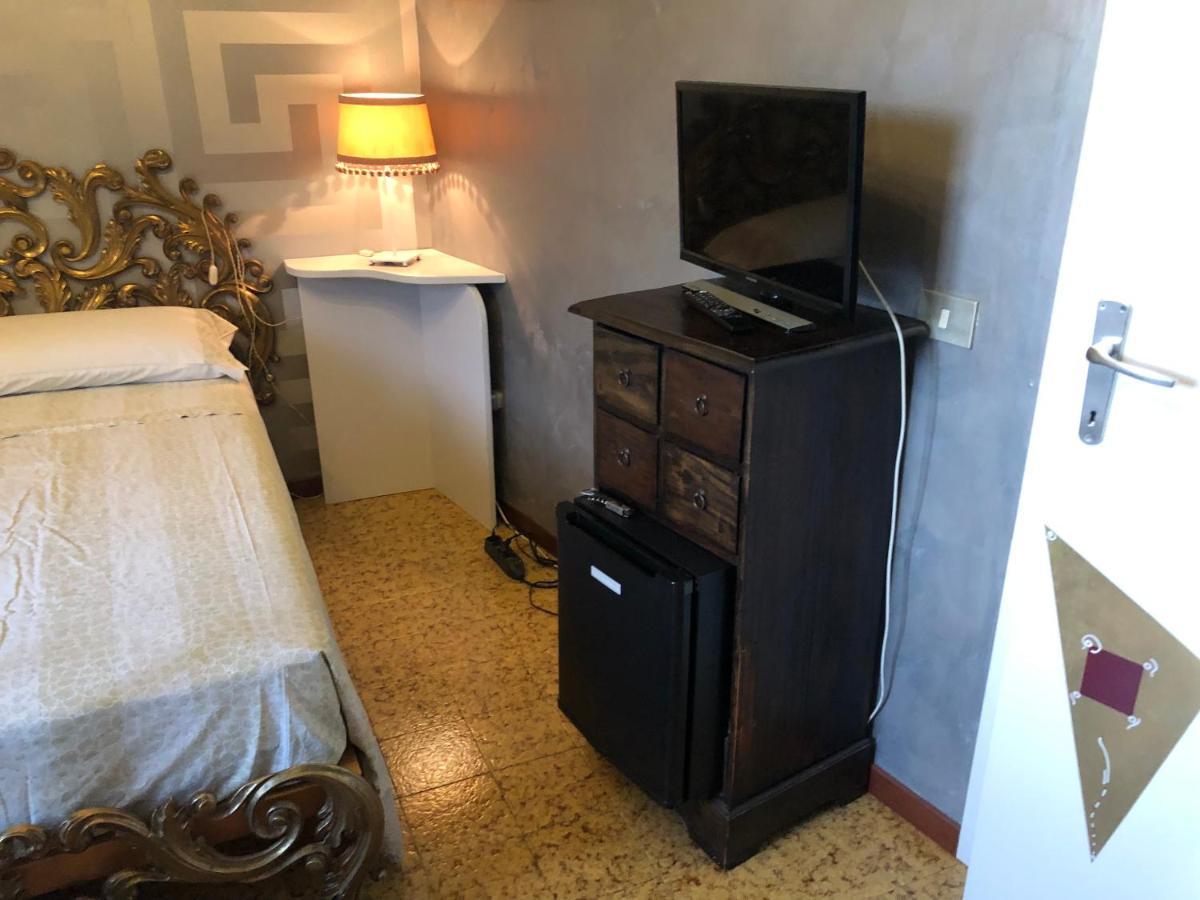 La Finestra Sul Fiume Bed & Breakfast Фосомброне Екстериор снимка