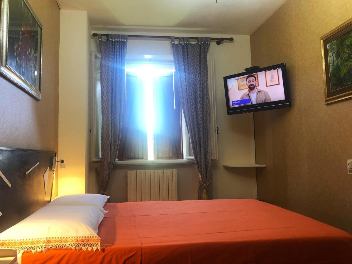 La Finestra Sul Fiume Bed & Breakfast Фосомброне Екстериор снимка
