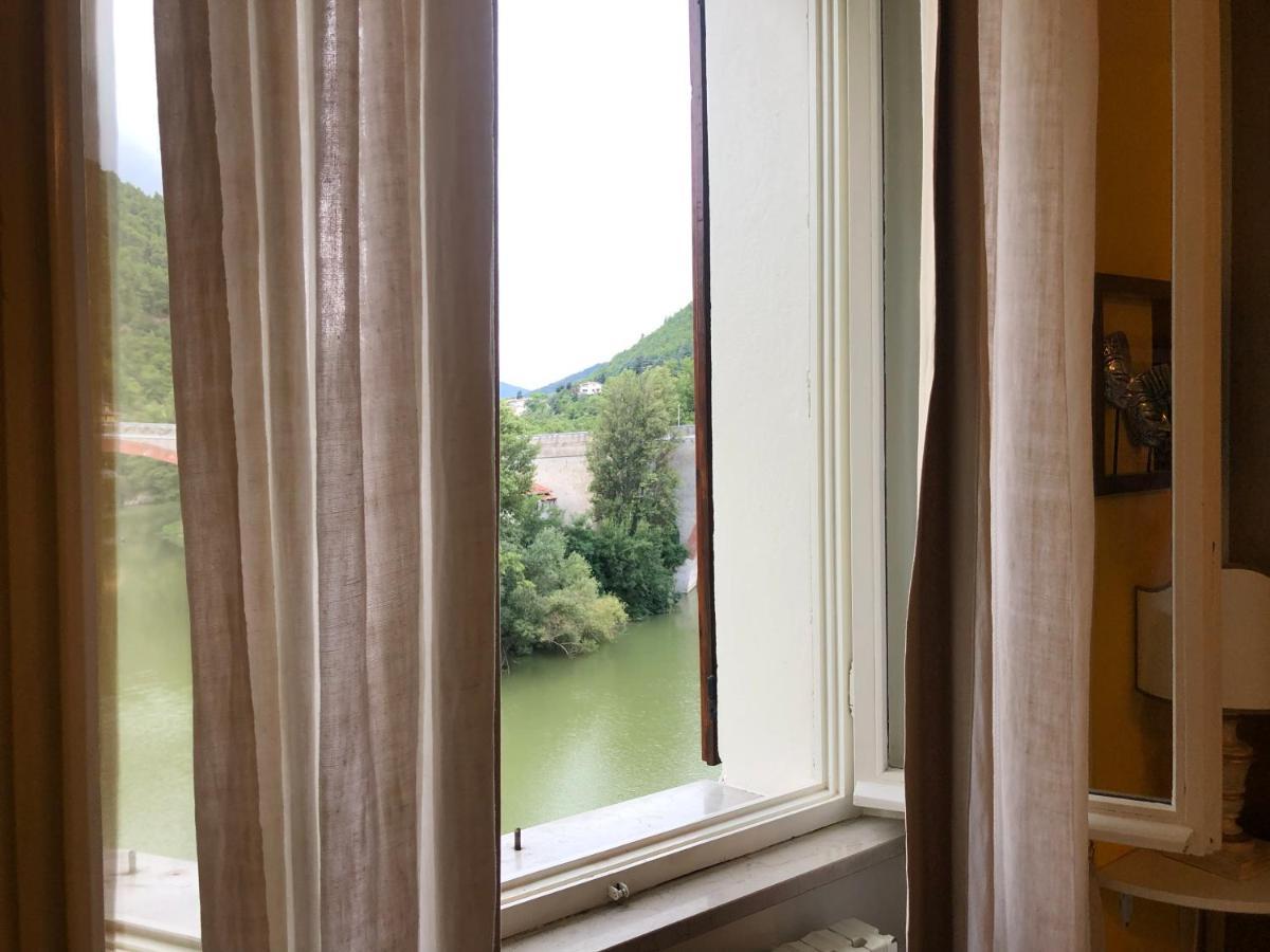 La Finestra Sul Fiume Bed & Breakfast Фосомброне Екстериор снимка