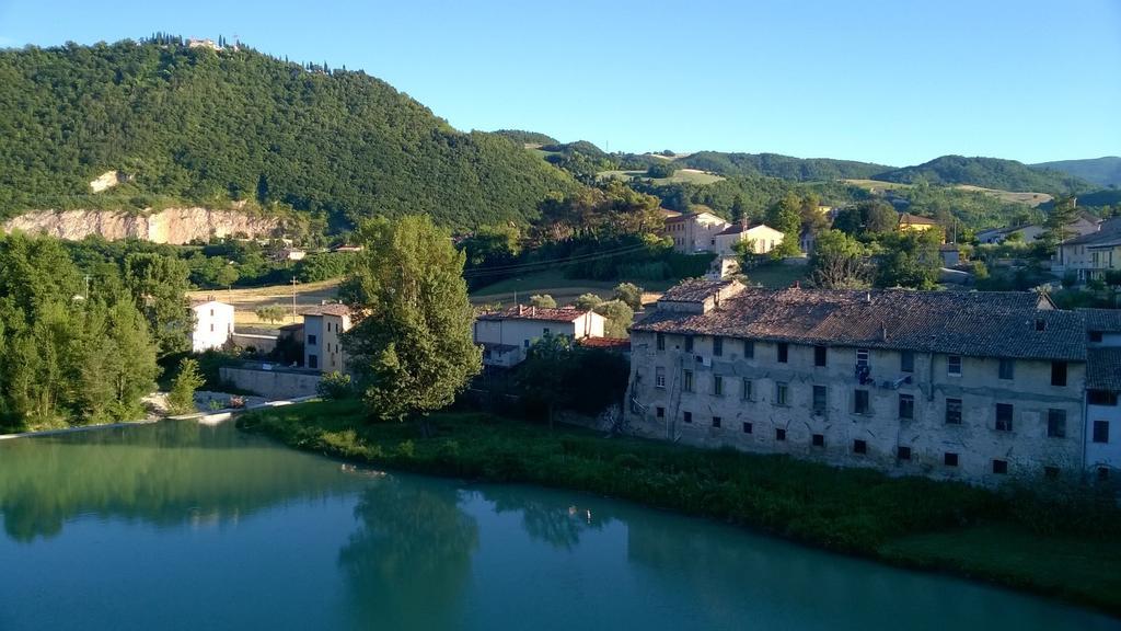 La Finestra Sul Fiume Bed & Breakfast Фосомброне Екстериор снимка