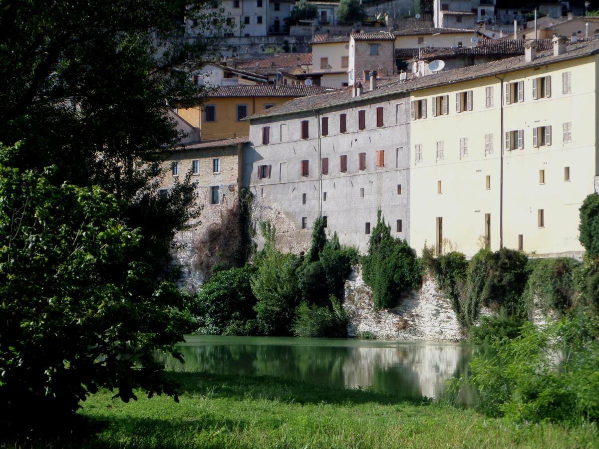 La Finestra Sul Fiume Bed & Breakfast Фосомброне Екстериор снимка